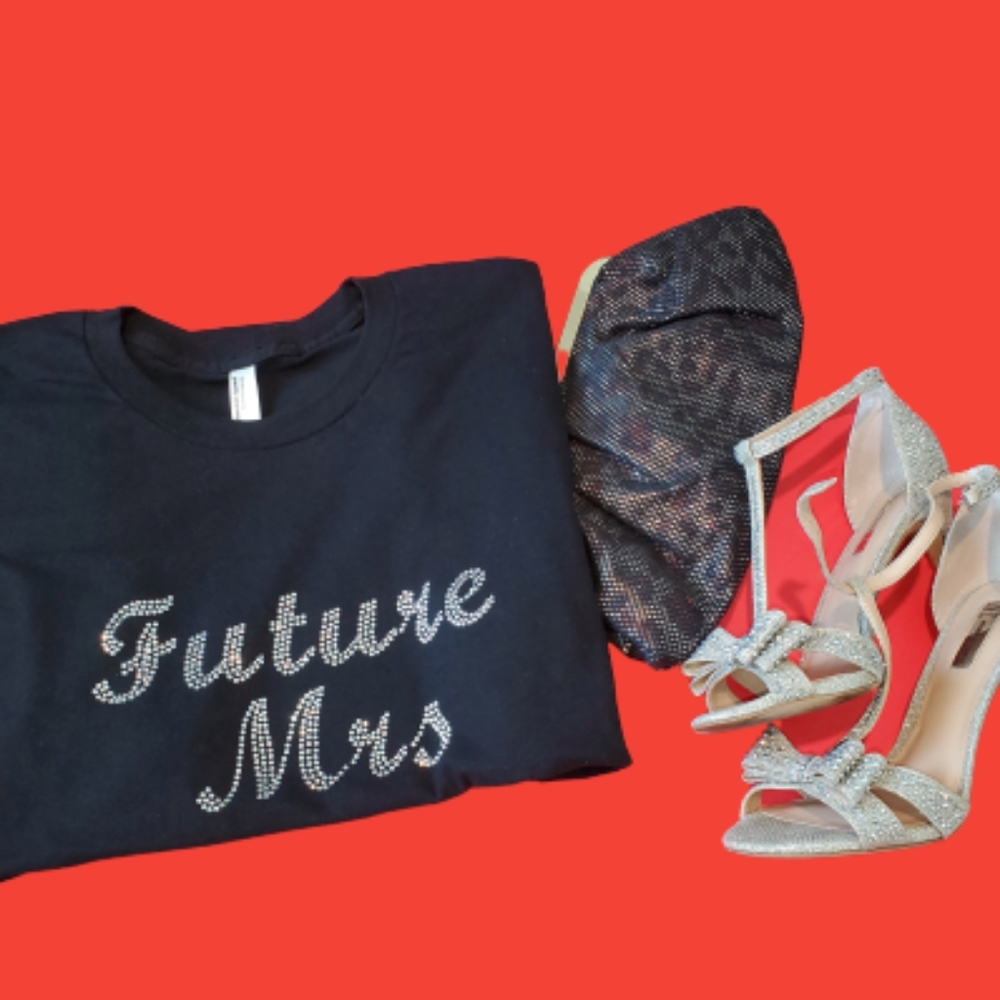 Future Mrs. Black crew neck shirt
